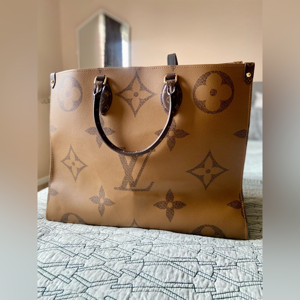 Louis Vuitton OnTheGo GM Monogram Tote in Pristine, Like New Condition